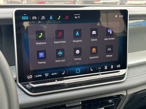 New 2025 Volkswagen Tiguan SE image 28