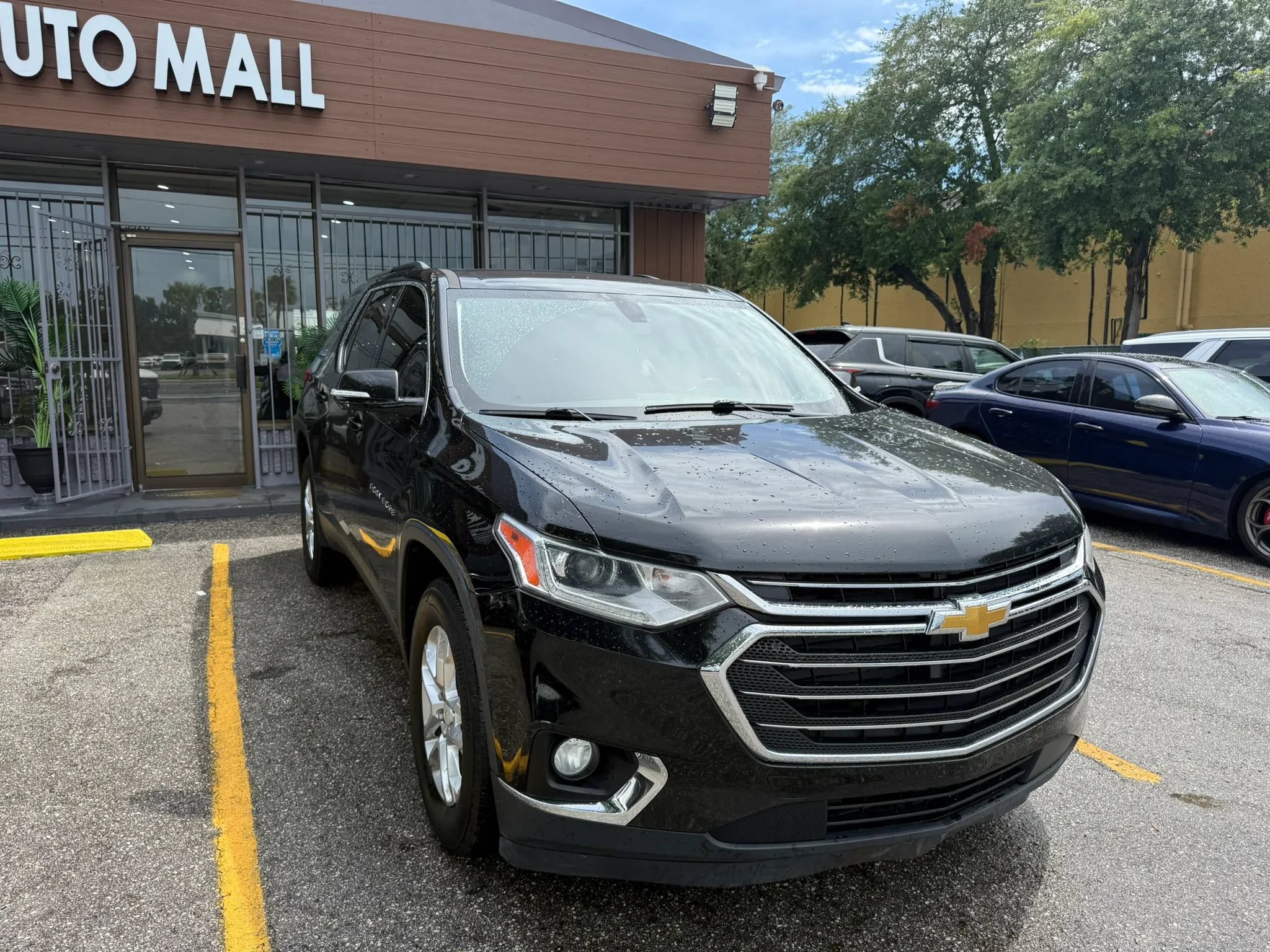 Used 2019 Chevrolet Traverse LT FWD image 3