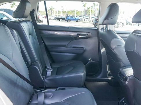 Used 2020 Toyota Highlander Limited image 15