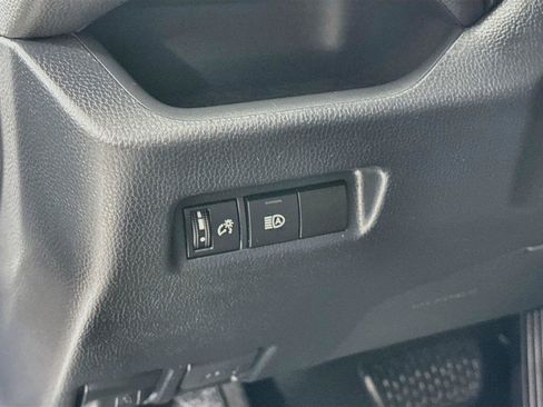 Used 2020 Toyota RAV4 LE FWD image 14
