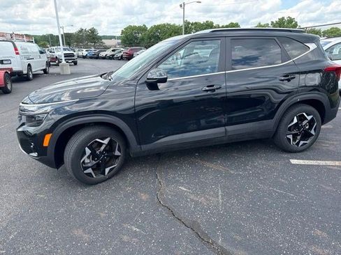 Used 2024 Kia Seltos EX AWD/4WD image 3