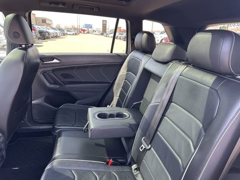 Certified 2022 Volkswagen Tiguan SEL R-Line image 24