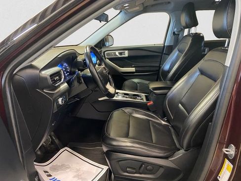Used 2022 Ford Explorer XLT w/ Equipment Group 202A image 10