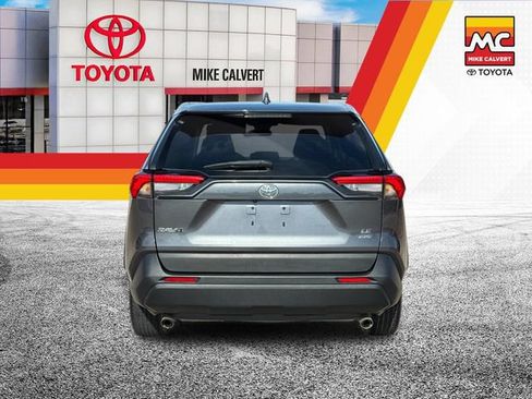 Used 2023 Toyota RAV4 LE AWD/4WD image 4