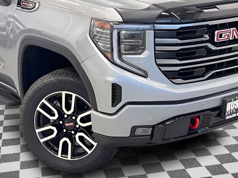 Used 2025 GMC Sierra 1500 AT4 w/ AT4 Premium Package AWD/4WD image 31