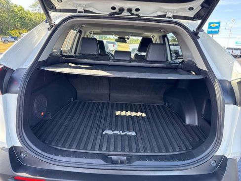 Used 2022 Toyota RAV4 XLE Premium image 15