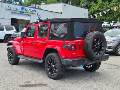 Used 2024 Jeep Wrangler Unlimited Sahara w/ Technology Group AWD/4WD image 10
