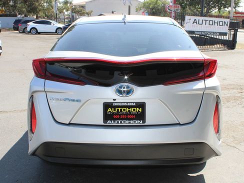 Used 2018 Toyota Prius Prime Premium FWD image 37