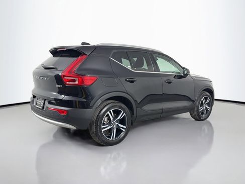 Certified 2025 Volvo XC40 B5 Core image 6