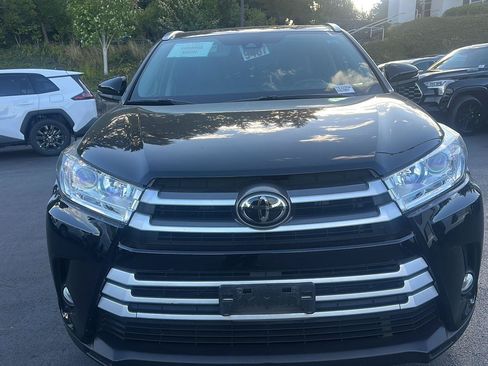 Used 2018 Toyota Highlander XLE AWD/4WD image 5