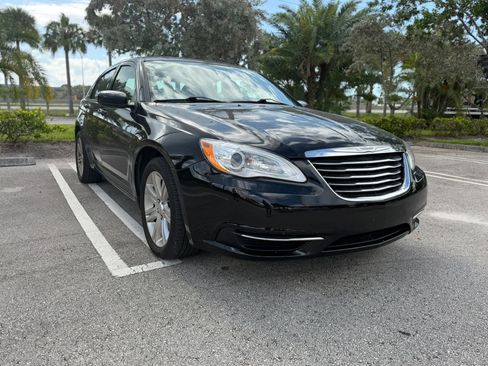 Used 2013 Chrysler 200 Touring FWD image 10