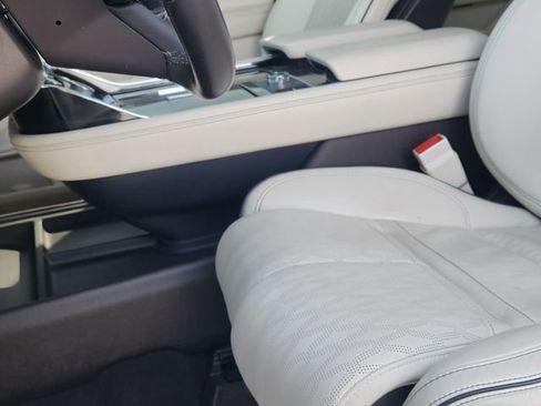 Used 2022 Lincoln Navigator Black Label image 10