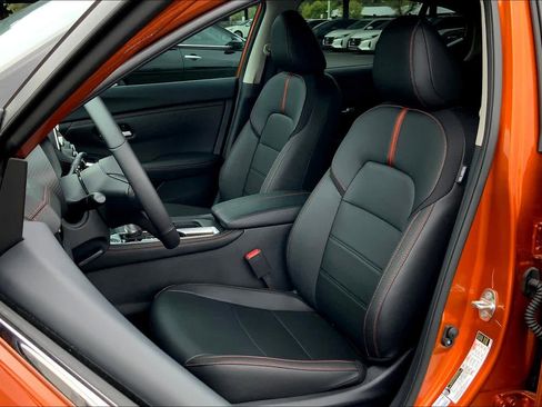 Used 2024 Nissan Sentra SR w/ SR Premium Package image 9