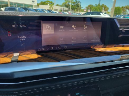 New 2026 Cadillac Escalade Platinum Sport w/ LPO, ONYX Package AWD/4WD image 24