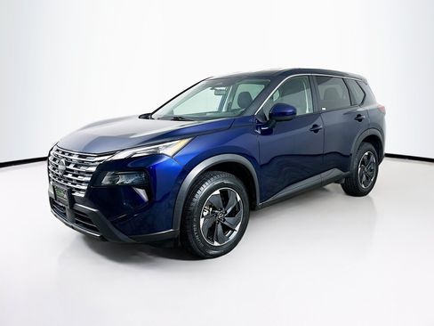 Used 2024 Nissan Rogue SV AWD/4WD image 3