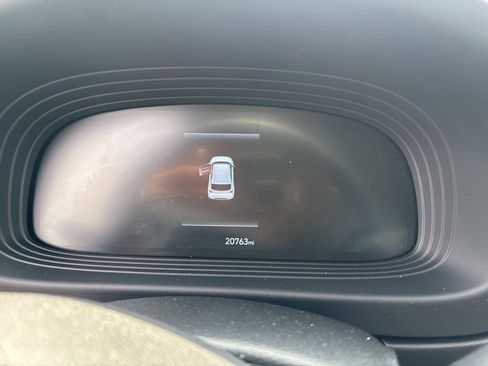Used 2025 Hyundai Venue Limited FWD image 12