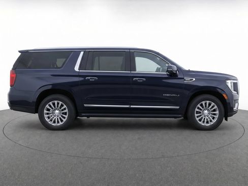 Used 2024 GMC Yukon XL Denali w/ Advanced Technology Package AWD/4WD image 7