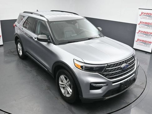 Used 2024 Ford Explorer XLT w/ Equipment Group 202A AWD/4WD image 21