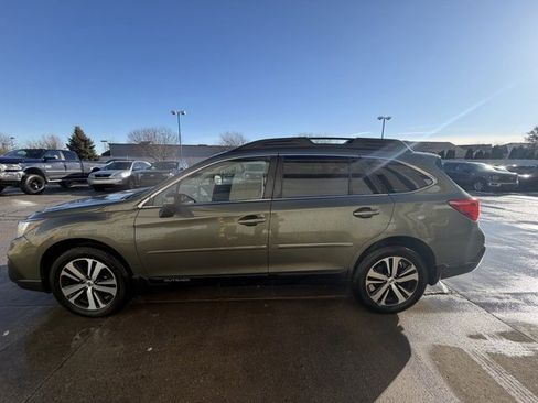 Used 2018 Subaru Outback 2.5i Limited image 2
