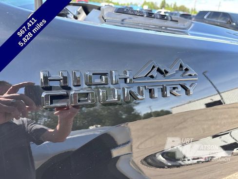 Used 2025 Chevrolet Silverado 2500 High Country w/ Midnight Edition AWD/4WD image 9