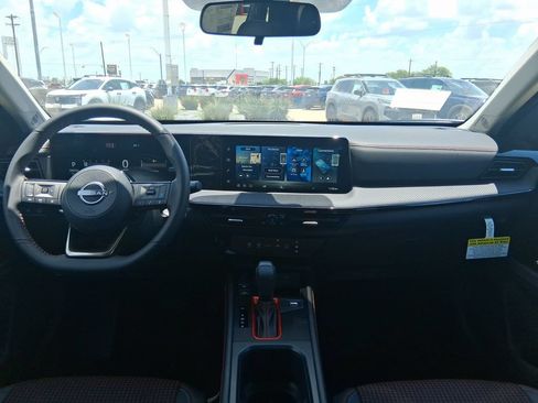 New 2026 Nissan Kicks SR FWD image 13