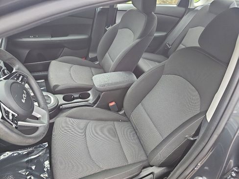 Used 2023 Kia Forte LXS image 17