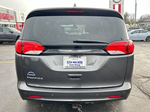 Used 2017 Chrysler Pacifica LX image 6