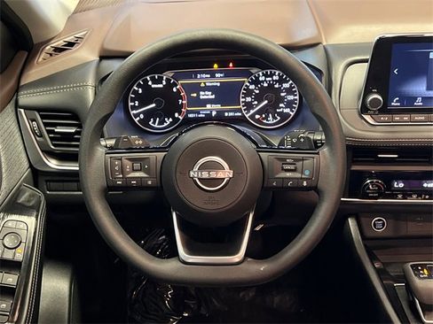 Used 2023 Nissan Rogue SV image 19