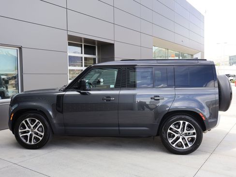 Used 2025 Land Rover Defender 110 S image 11