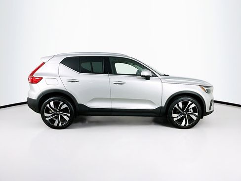 Used 2025 Volvo XC40 B5 Plus image 10