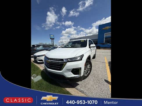 Used 2023 Chevrolet Traverse LT FWD image 1
