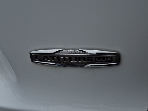 Used 2022 Jeep Cherokee Latitude Lux w/ Sun & Sound Group AWD/4WD image 31