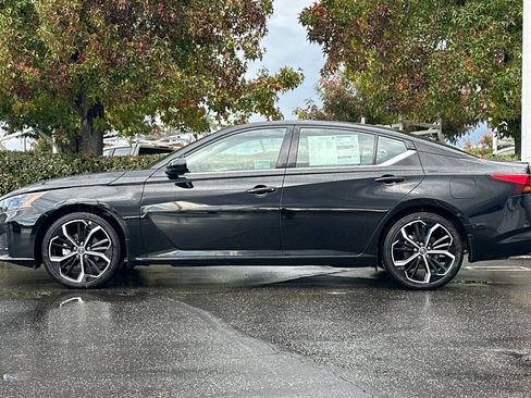 New 2025 Nissan Altima 2.5 SR image 7