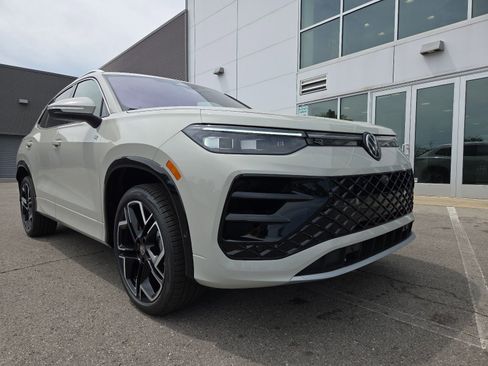 New 2026 Volkswagen Tiguan SEL R-Line AWD/4WD image 30