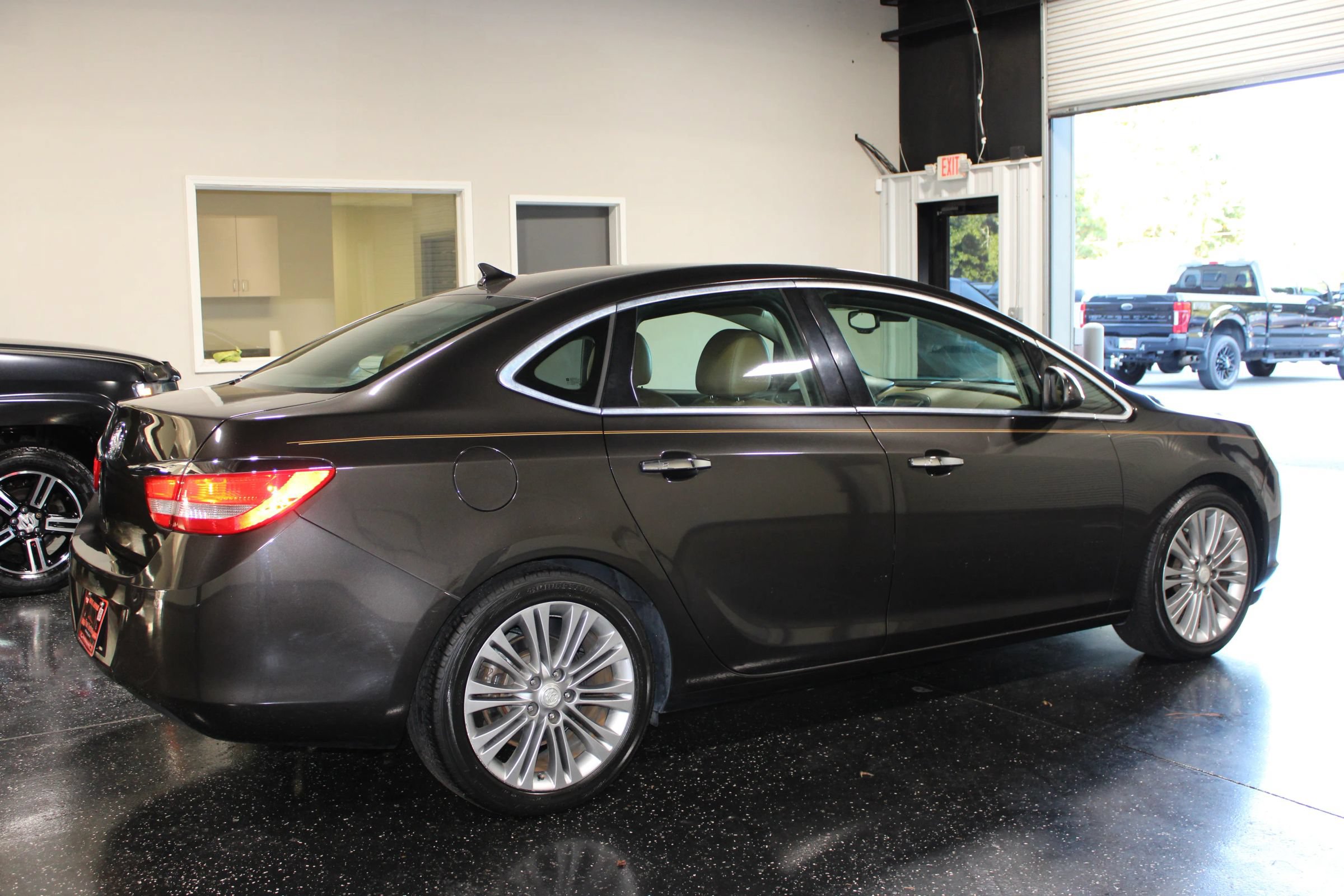 Used 2013 Buick Verano Leather FWD image 4