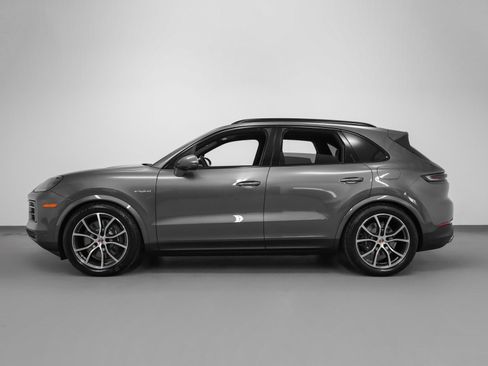 New 2026 Porsche Cayenne image 2