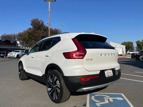 Used 2025 Volvo XC40 B5 Plus AWD/4WD image 9