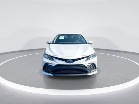 Used 2022 Toyota Camry LE FWD image 3