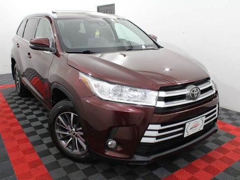 Used 2017 Toyota Highlander XLE image 1