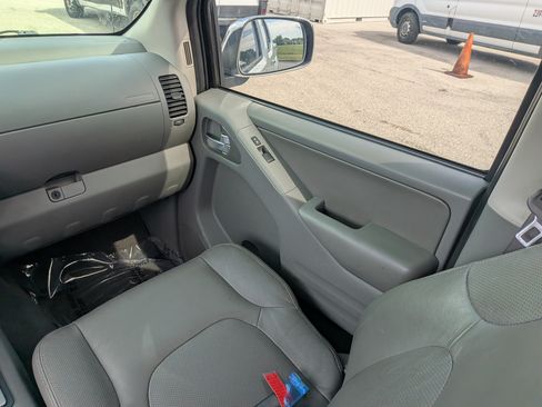 Used 2019 Nissan Frontier SL RWD image 17