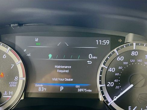 Used 2023 Toyota Highlander XLE image 12