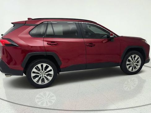 Used 2021 Toyota RAV4 XLE Premium FWD image 7