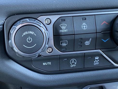 New 2026 Jeep Wrangler Unlimited Sahara AWD/4WD image 13