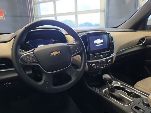 Used 2023 Chevrolet Traverse Premier image 15