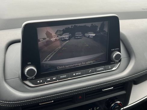 Used 2025 Nissan Rogue SV FWD image 24