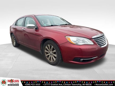 Used 2013 Chrysler 200 Limited image 3