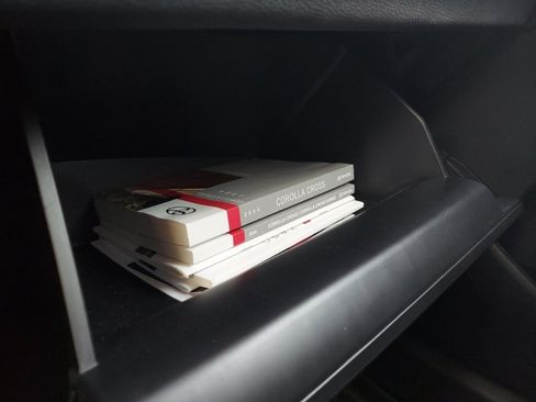 Used 2024 Toyota Corolla Cross XLE image 16