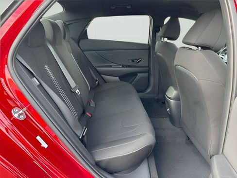 Used 2025 Hyundai Elantra Sport image 29