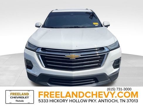 Used 2022 Chevrolet Traverse LT FWD image 2