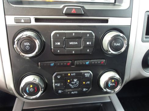 Used 2017 Ford Expedition XLT w/ Equipment Group 202A RWD image 24